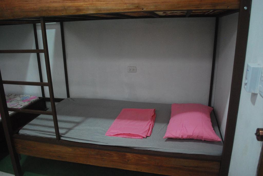 Passifloras Hostel Quepos Eksteriør billede