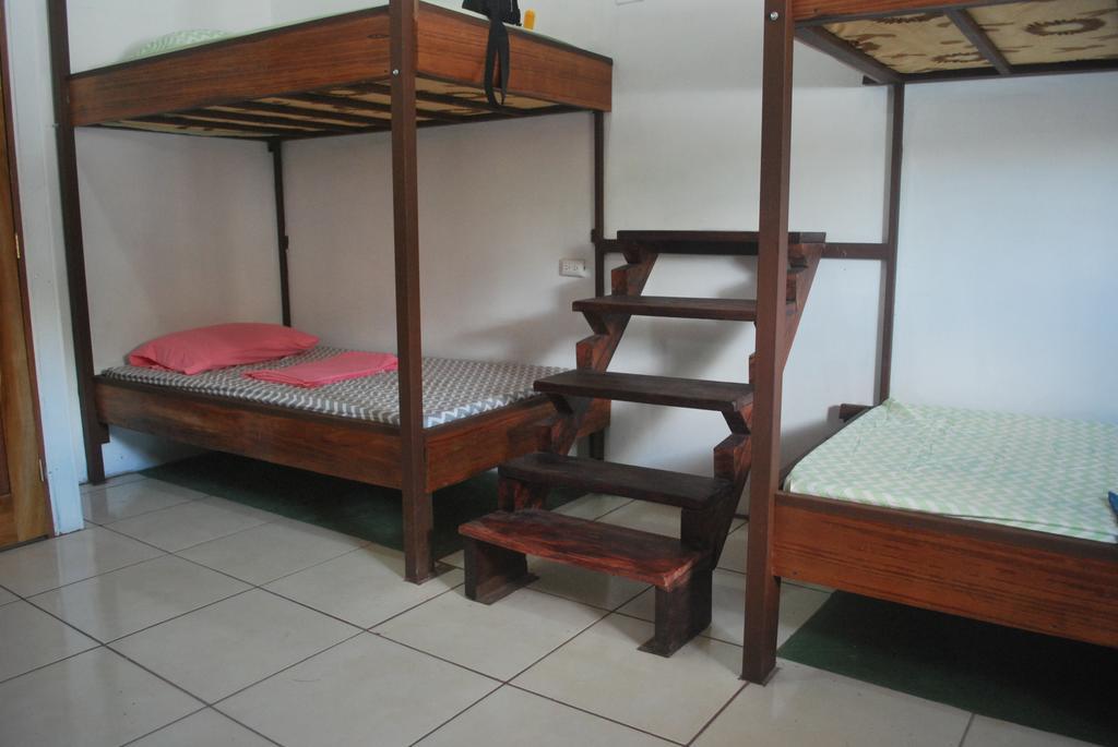 Passifloras Hostel Quepos Eksteriør billede