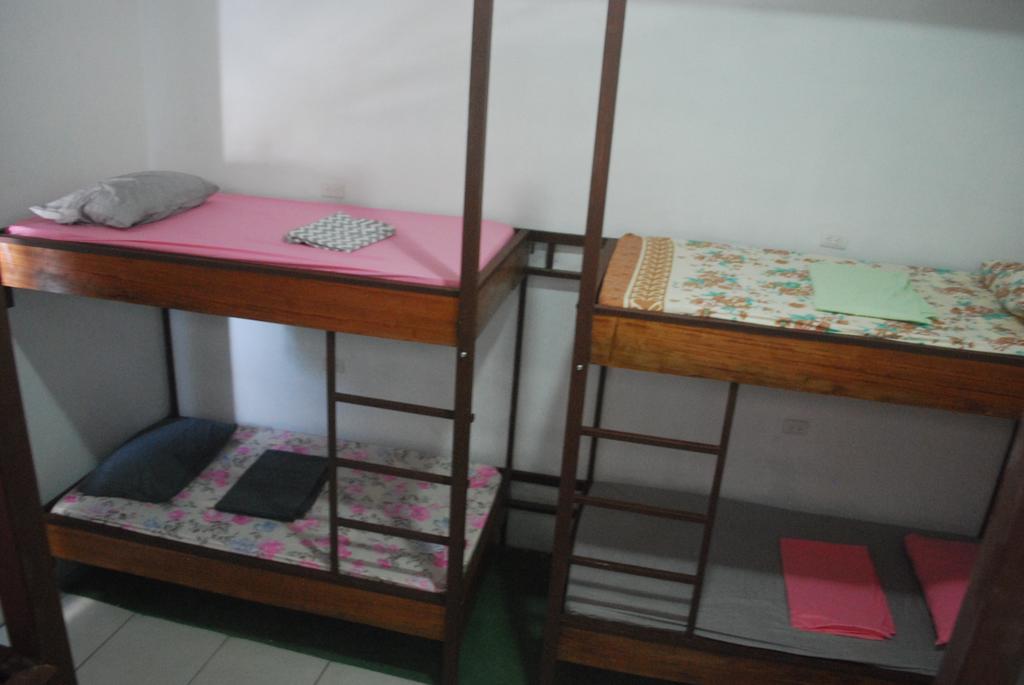 Passifloras Hostel Quepos Eksteriør billede