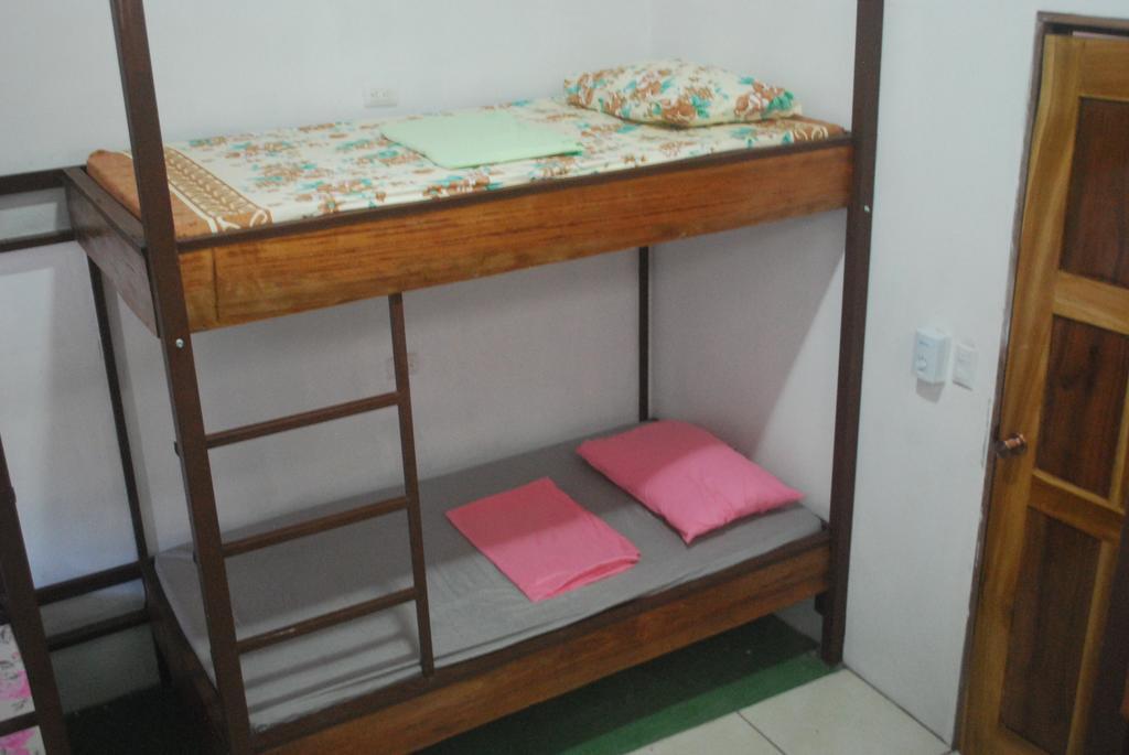 Passifloras Hostel Quepos Eksteriør billede