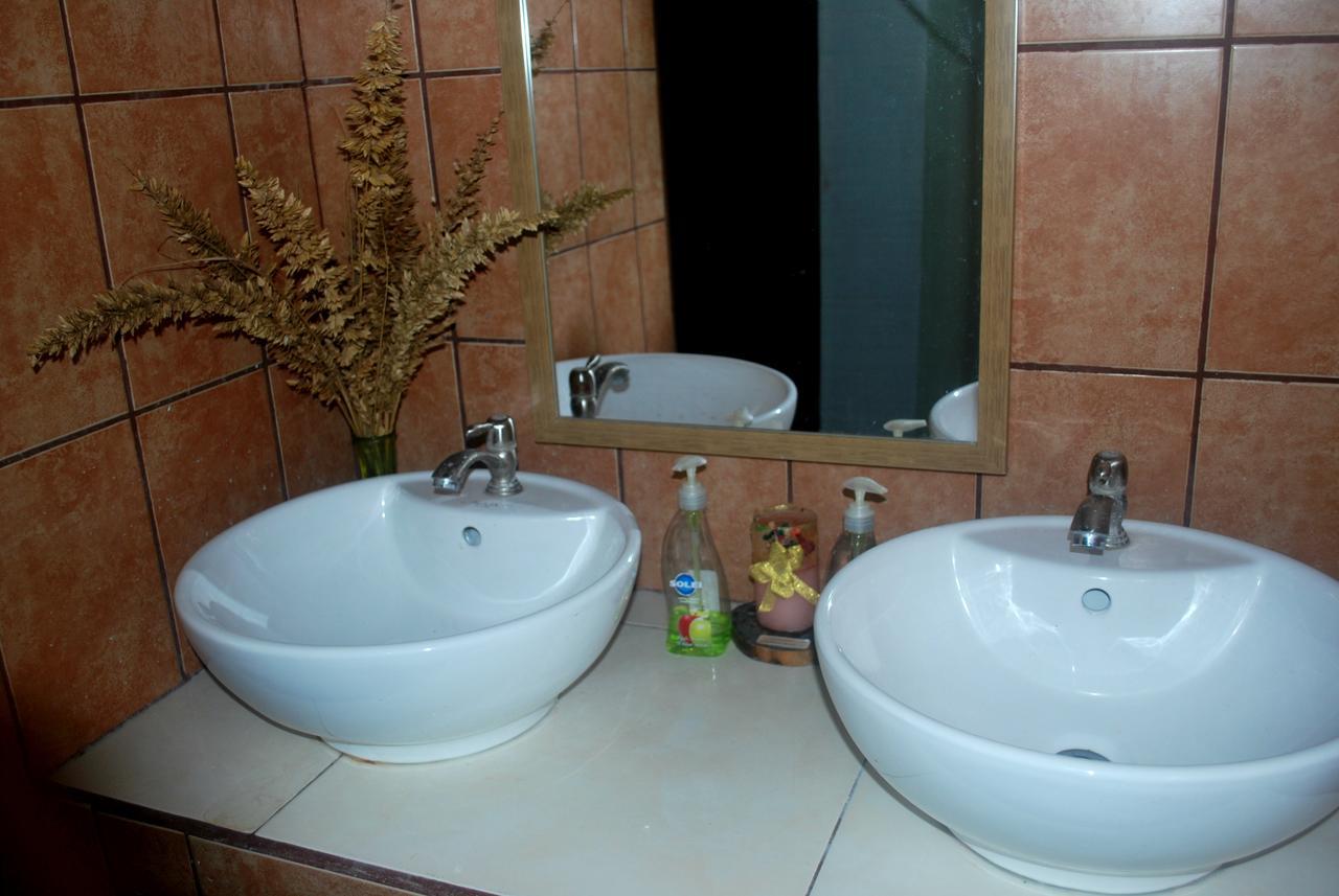 Passifloras Hostel Quepos Eksteriør billede