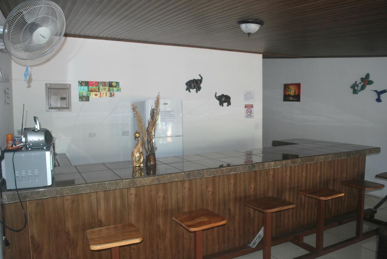 Passifloras Hostel Quepos Eksteriør billede