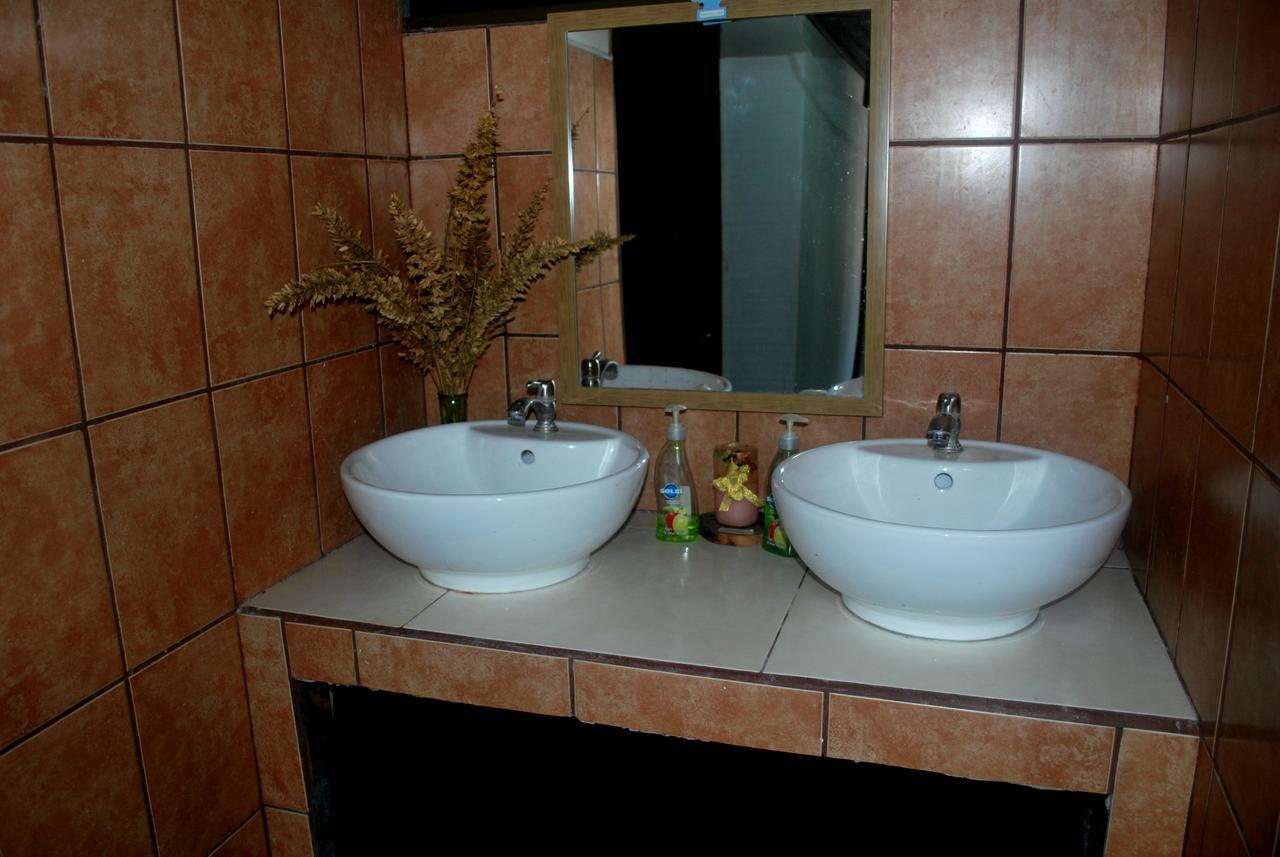 Passifloras Hostel Quepos Eksteriør billede