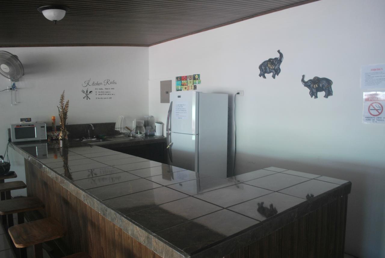 Passifloras Hostel Quepos Eksteriør billede
