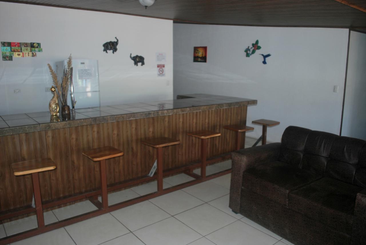 Passifloras Hostel Quepos Eksteriør billede