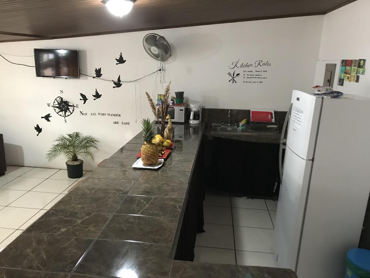 Passifloras Hostel Quepos Eksteriør billede