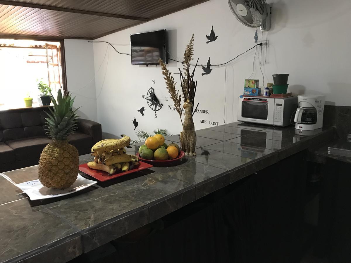 Passifloras Hostel Quepos Eksteriør billede