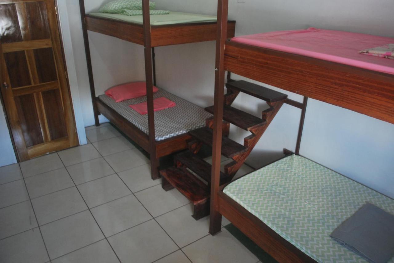 Passifloras Hostel Quepos Eksteriør billede