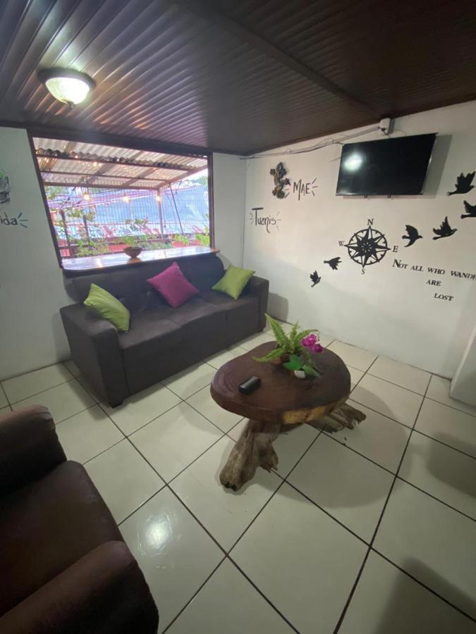 Passifloras Hostel Quepos Eksteriør billede