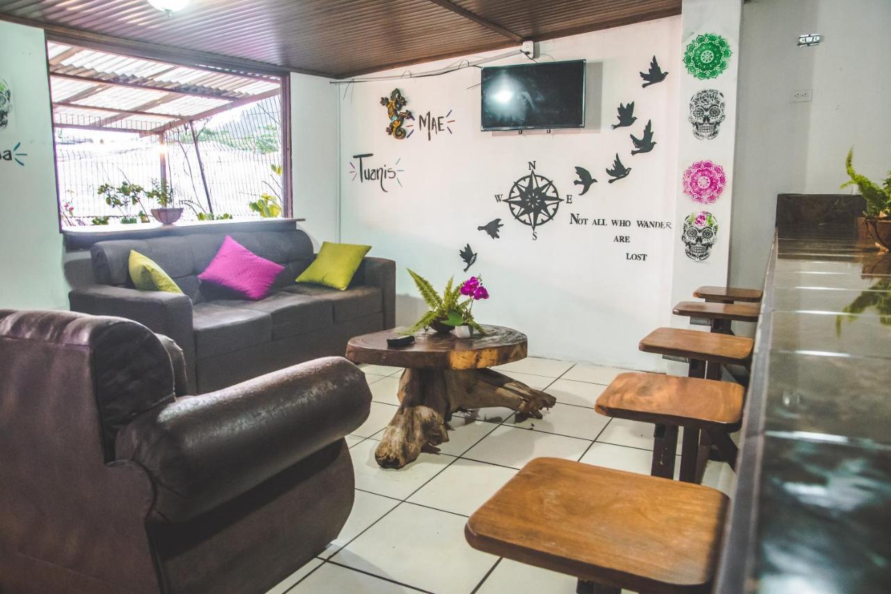 Passifloras Hostel Quepos Eksteriør billede